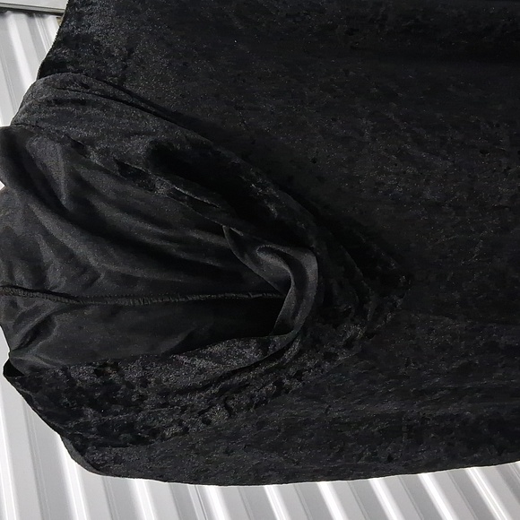 Cape - Picture 5 of 6